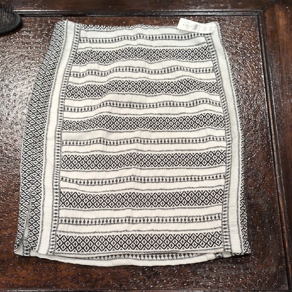 LOFT Dresses & Skirts - LOFT Elegant Monochrome Women's Mini Skirt